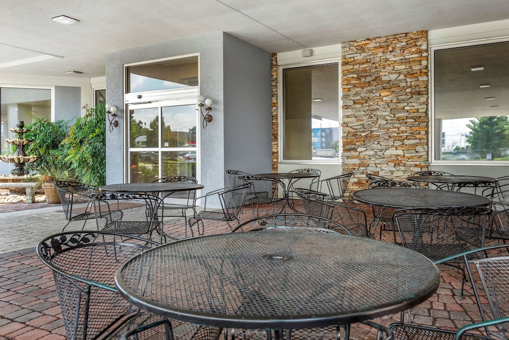 Comfort Inn Lancaster County North-PA Tpke 13/19