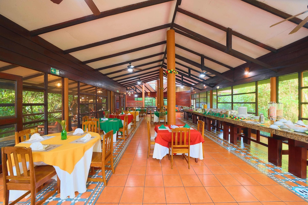 ANINGA LODGE 40/58