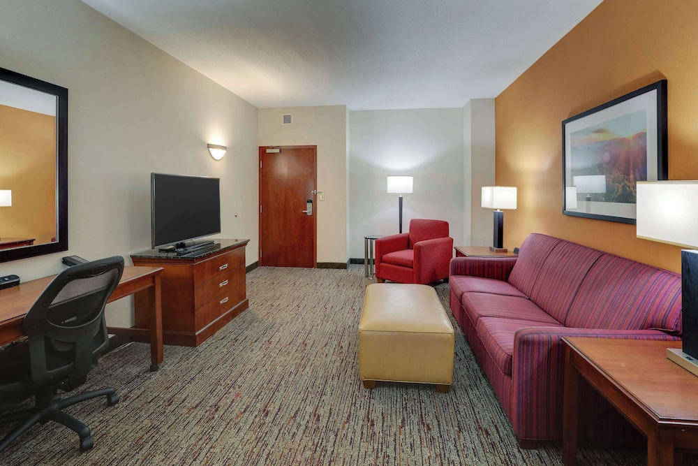 Drury Inn & Suites Charlotte Northlake 32/50