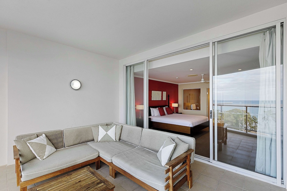 3 Bedrooms, Penthouse, 1 Queen and 2 King Beds, Oaks Hervey Bay Resort and Spa 3/6