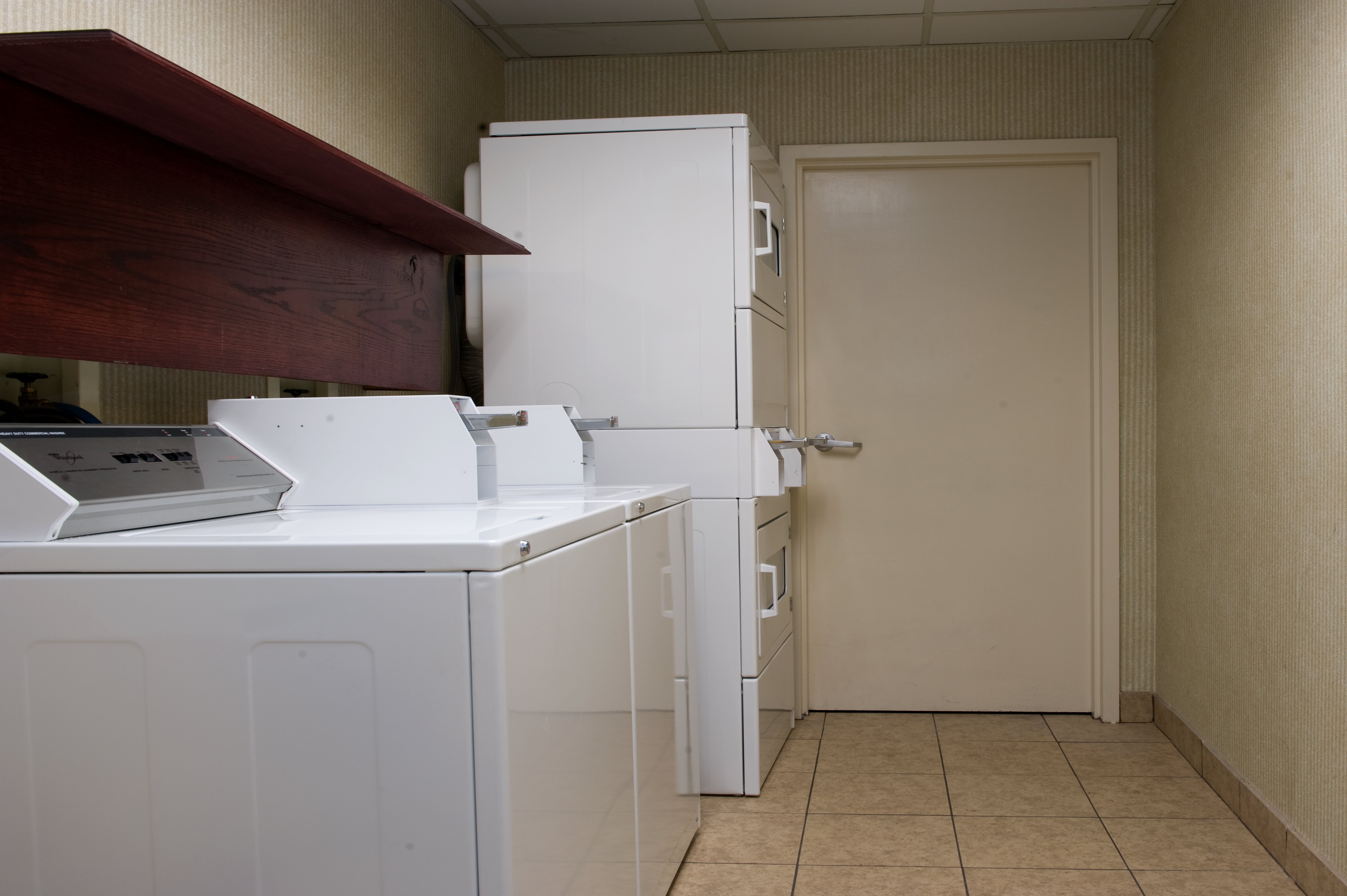 Holiday Inn Express Hotel And Suites Dallas Ft Worth Airport South 30/30