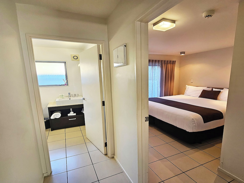 Sea Spray Suites 16/61