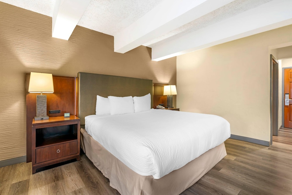Fairway Inn and Suites Mishicot - Wi 17/50