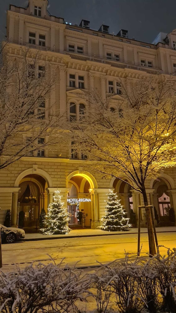 Regina Hotel 6/52