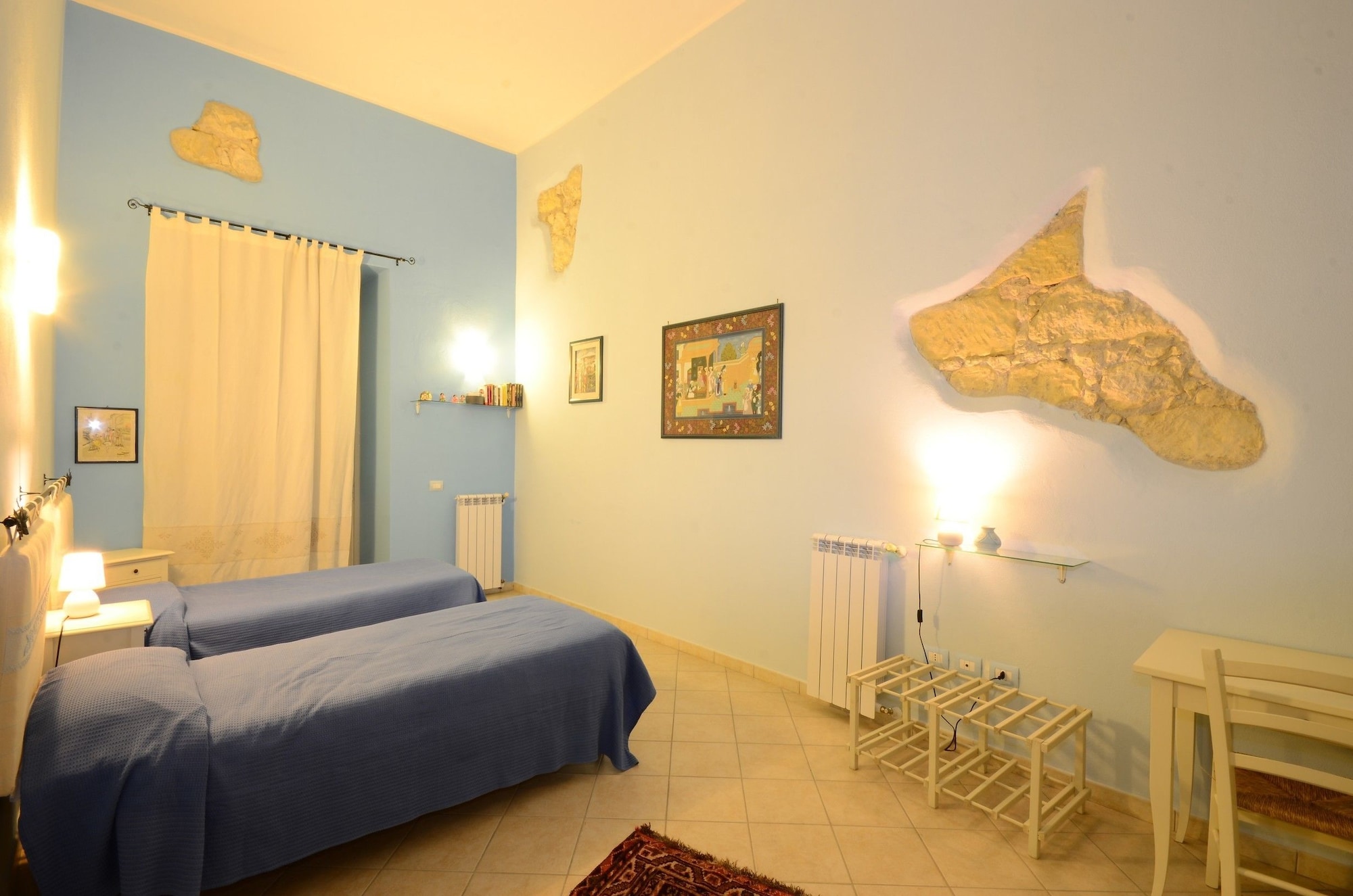 ROOM, TWIN BEDS