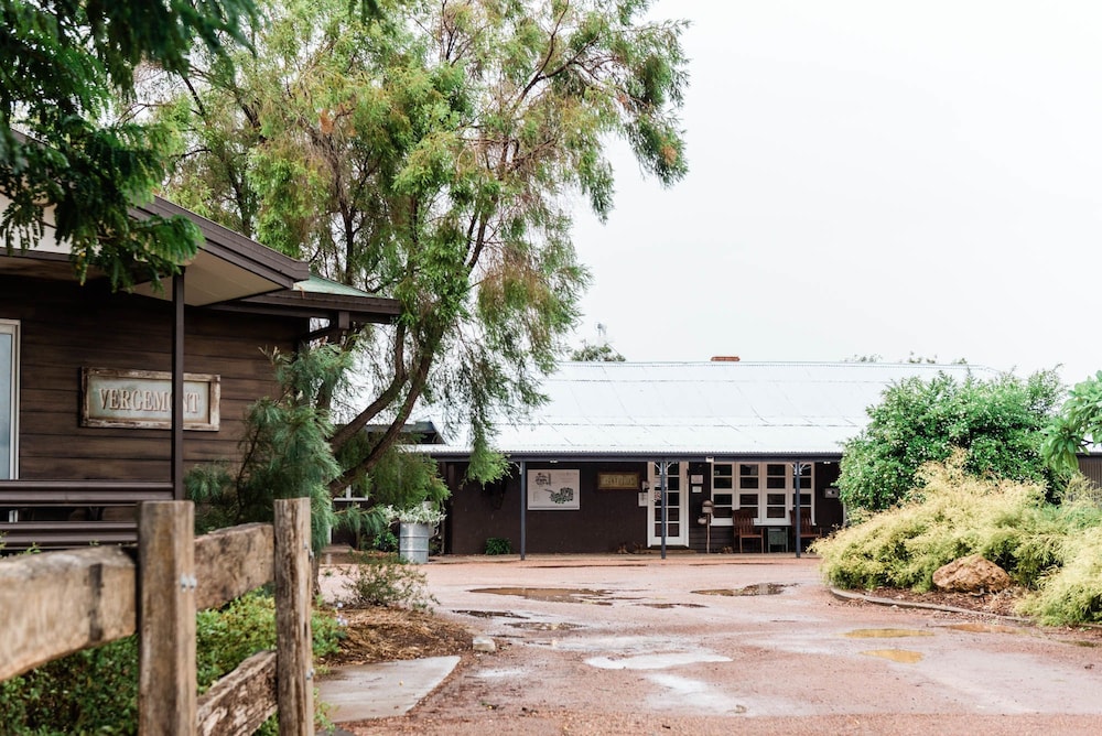 Saltbush Retreat 4/70