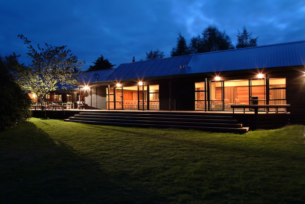 Tongariro Lodge 7/75