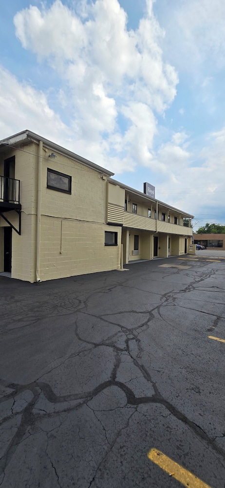 Royal Budget Inn 12/17