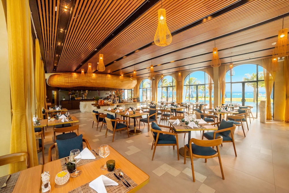Wyndham Royal Beachfront Resort & Spa Hoi An Danang 43/59
