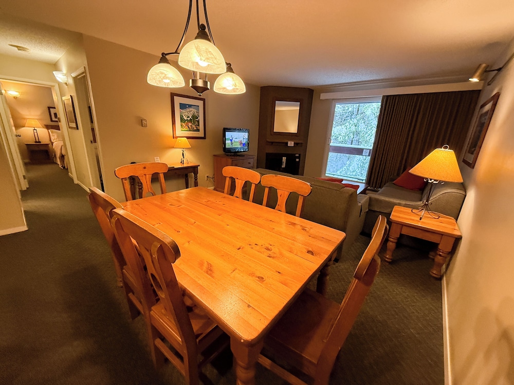 Tantalus Resort Lodge 45/55