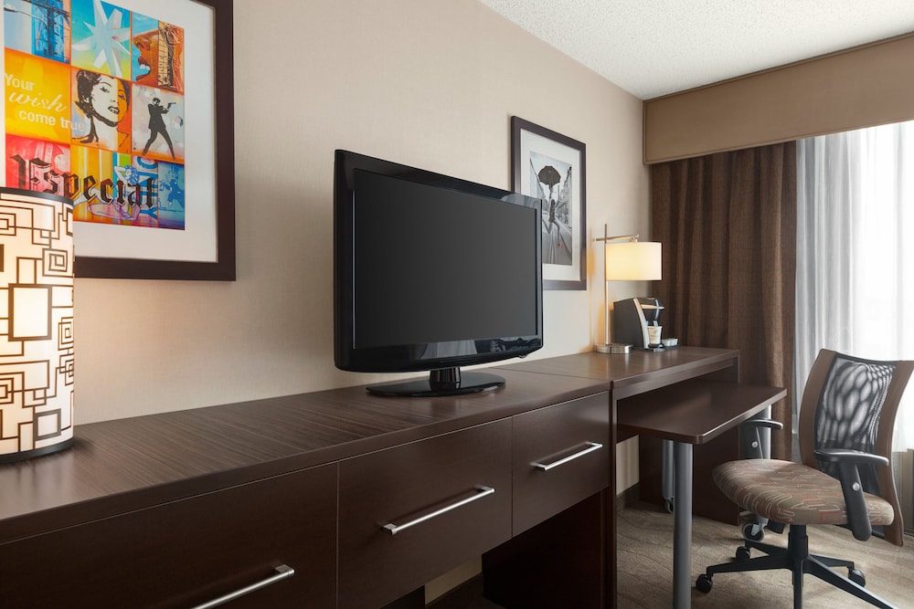HOLIDAY INN BOSTON BUNKER HILL AREA 51/67