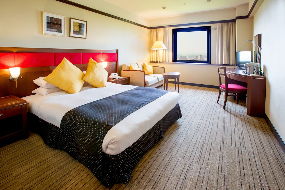 STANDARD, DOUBLE BED, CITY VIEW