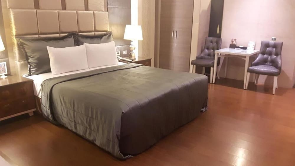 Leedon Motel 9/48