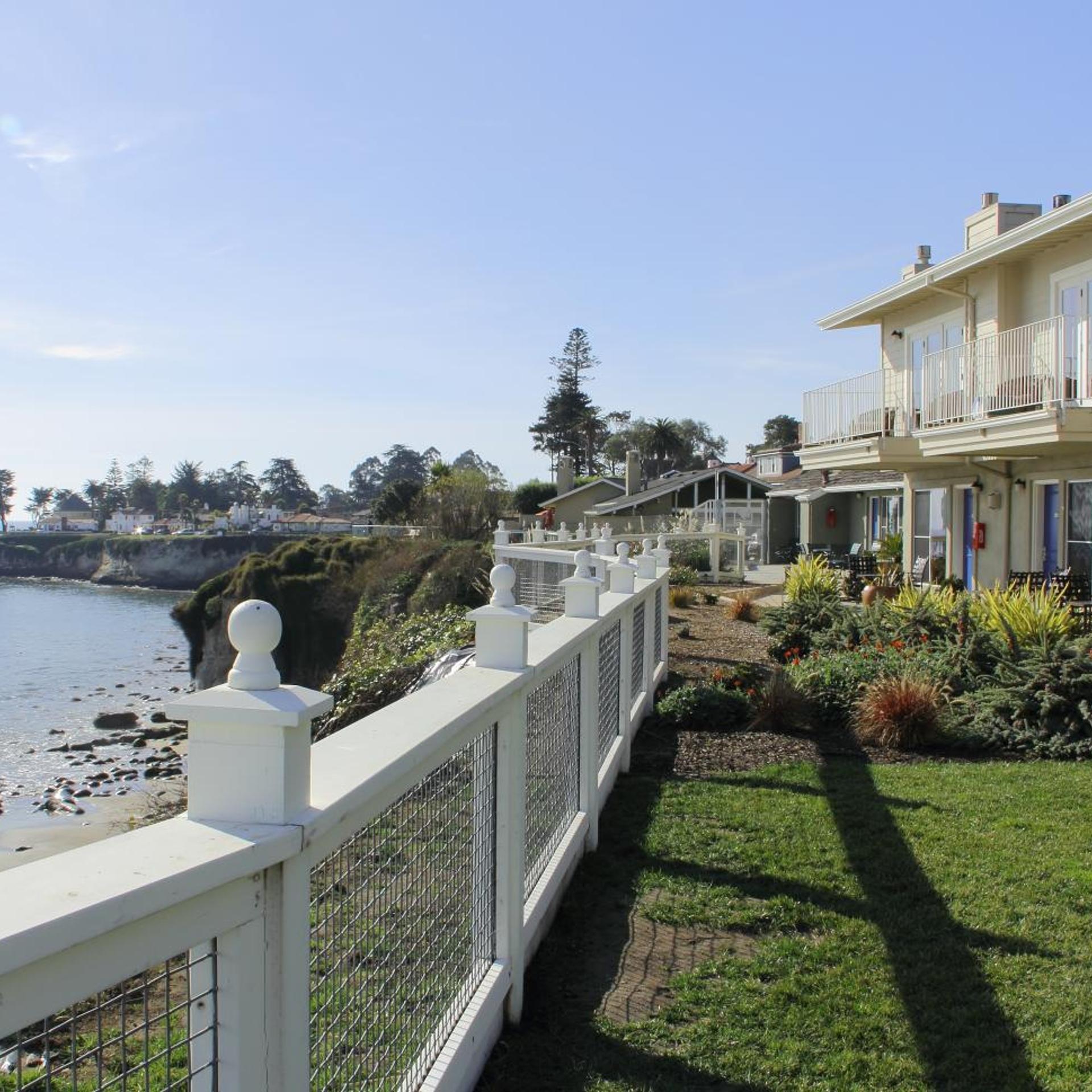 Sea & Sand Inn 38/41