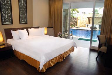 Deluxe Pool Access