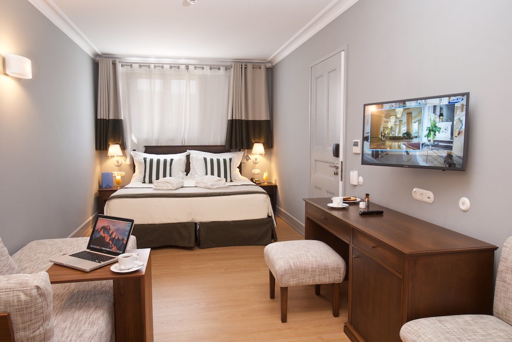 Aenos Hotel 32/62