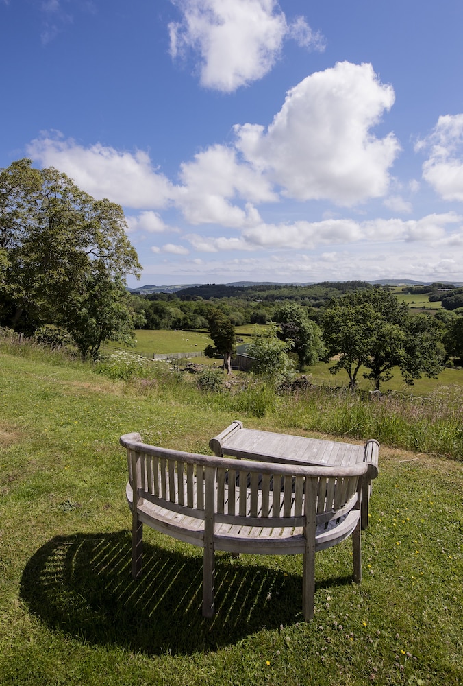 Coed Mawr Hall 30/36