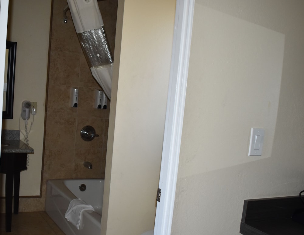Rockview Inn And Suites 30/54