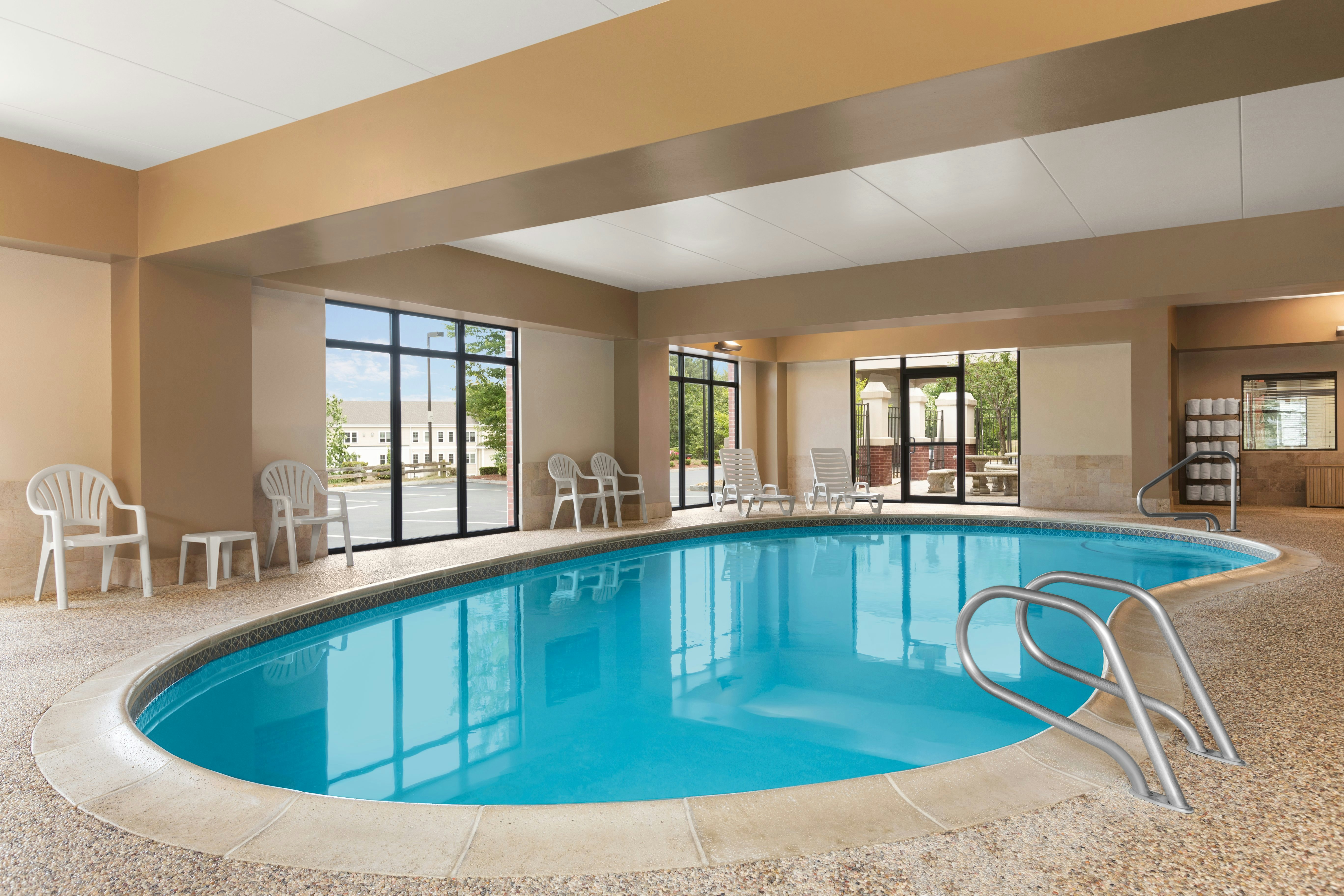 Hampton Inn & Suites By Hilton Manchester - Bedford 24/50