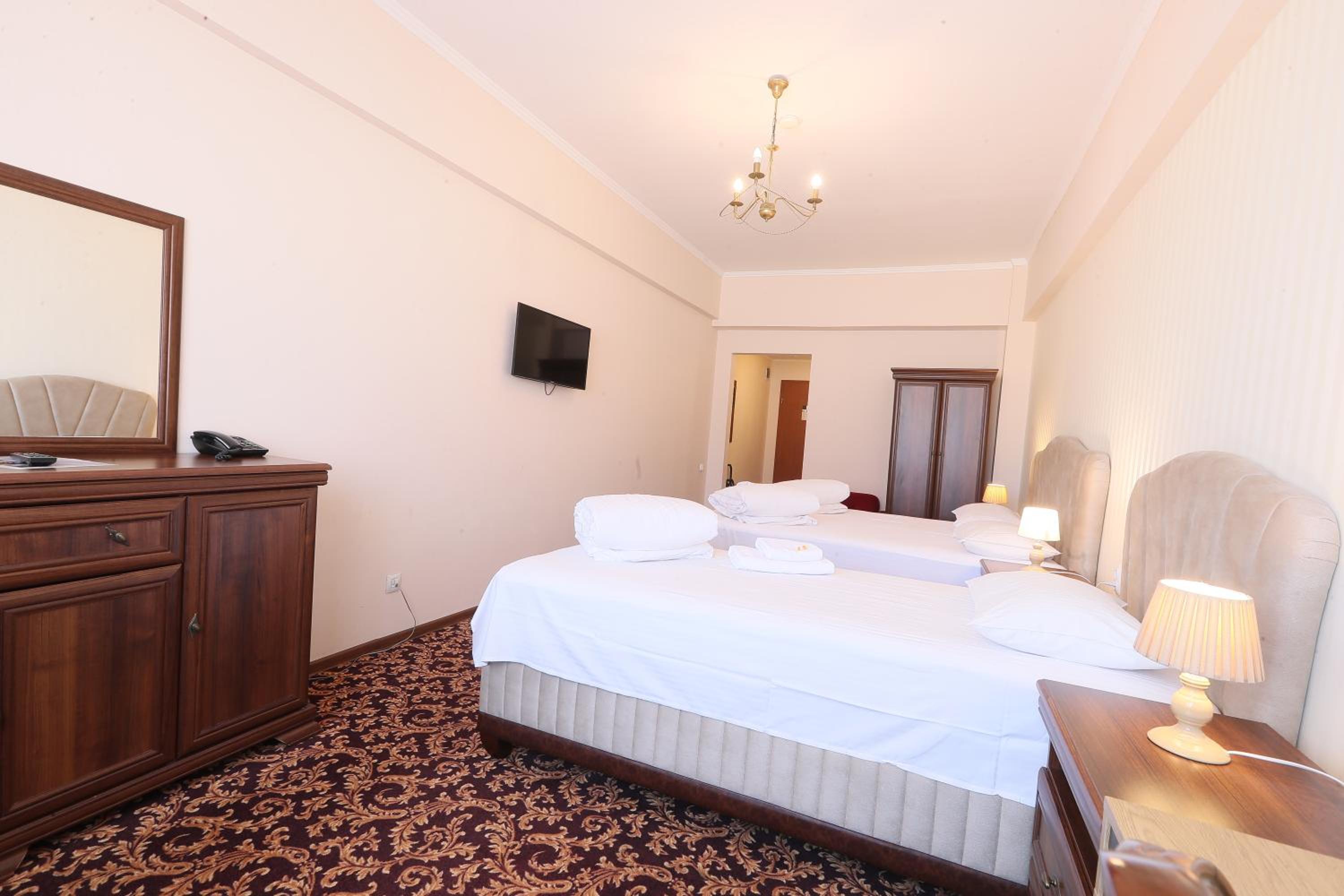 Impero Hotel 7/38