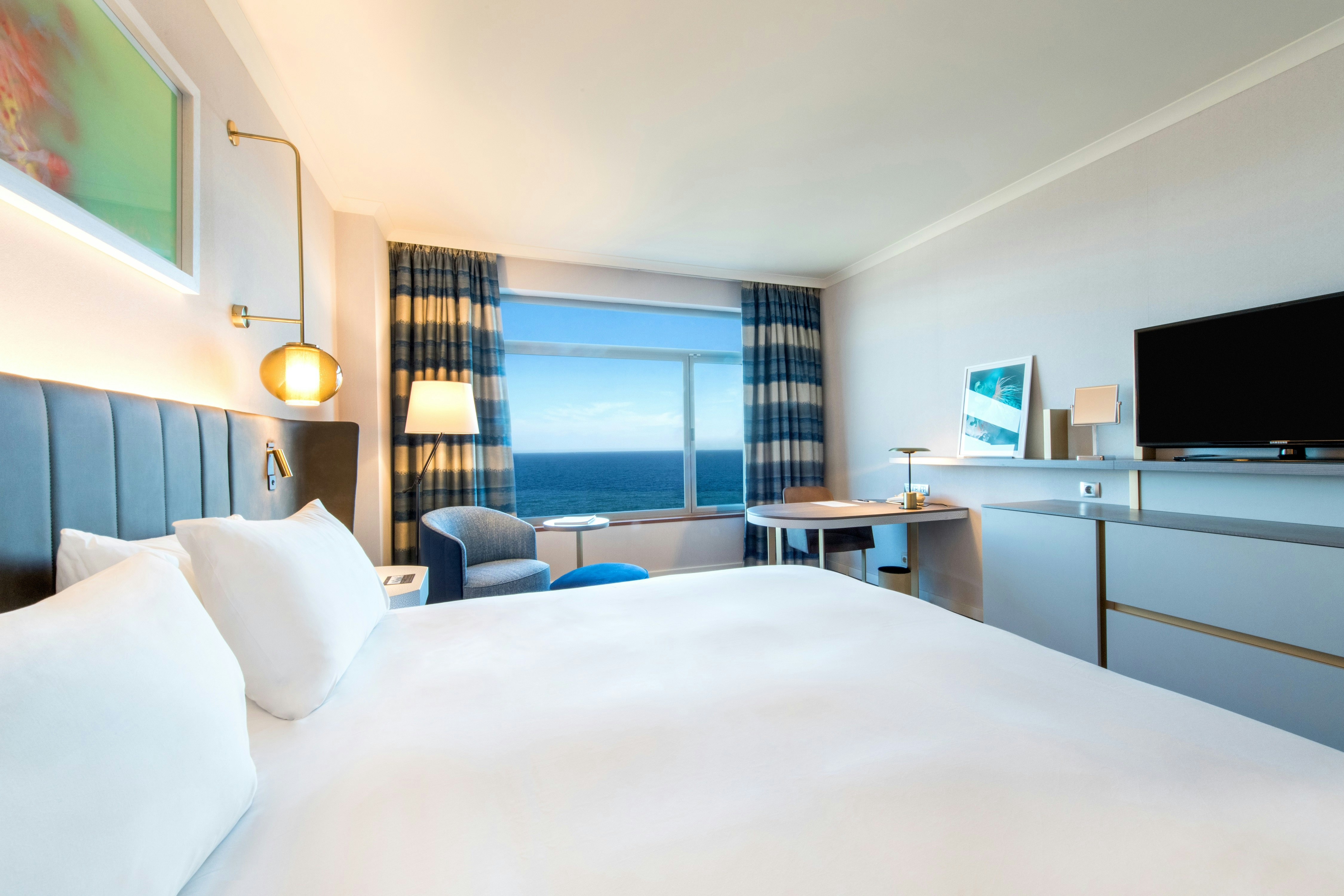 EXECUTIVE, KING BED, SEA VIEW