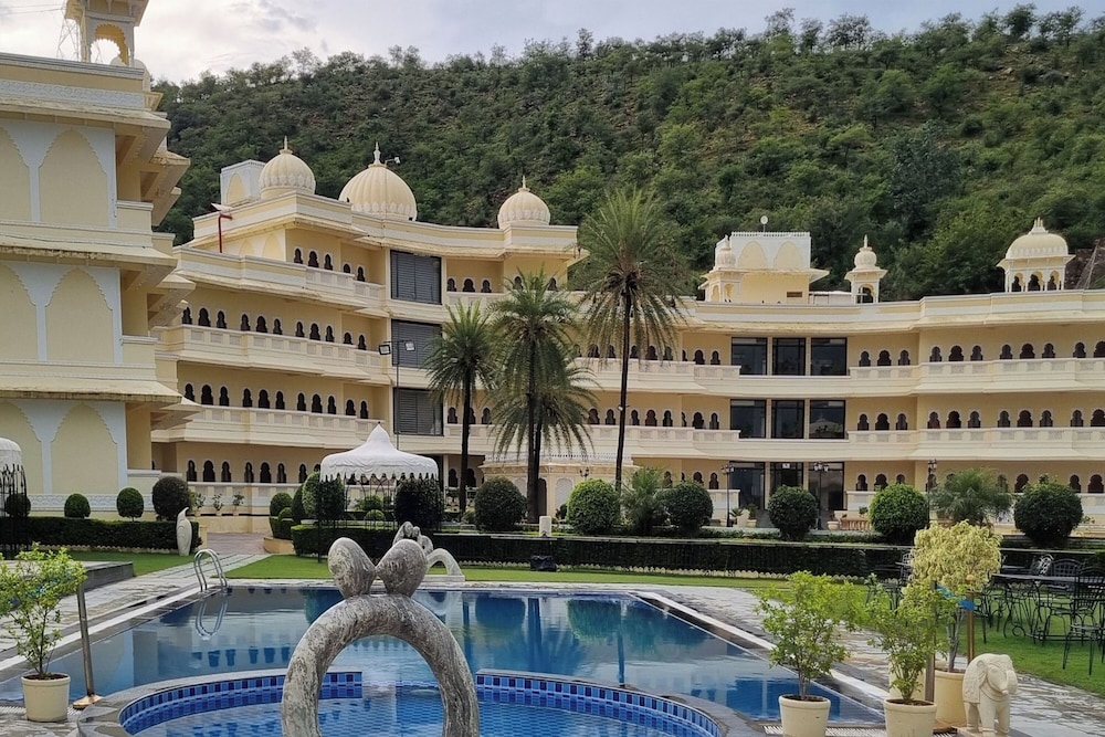 HOTEL LABH GARH PALACE 43/55