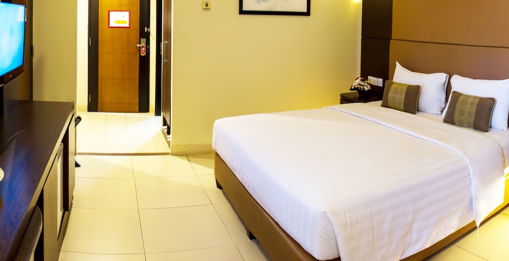 GRAND PASUNDAN CONVENTION HOTEL 25/65