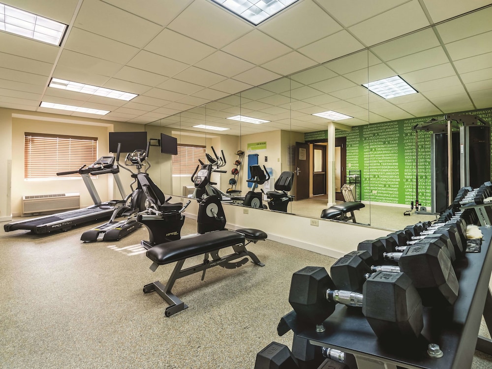 La Quinta Inn & Suites by Wyndham Collinsville - St. Louis 30/42