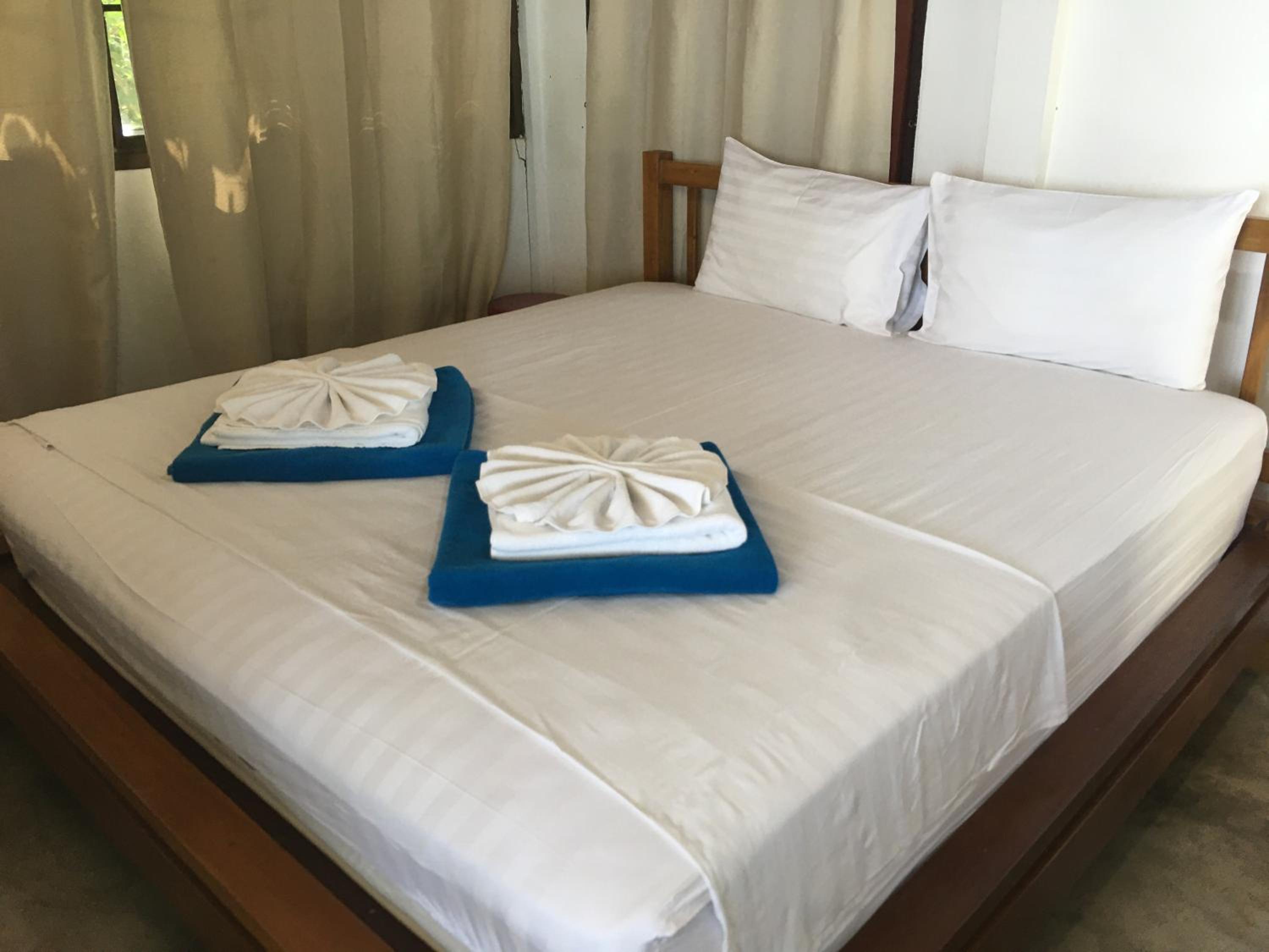 Deluxe, Family, Bungalow, Beach Front، Bang Po Village 3/6