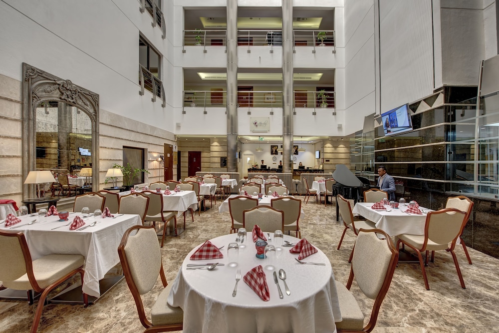 restaurant cafeteria