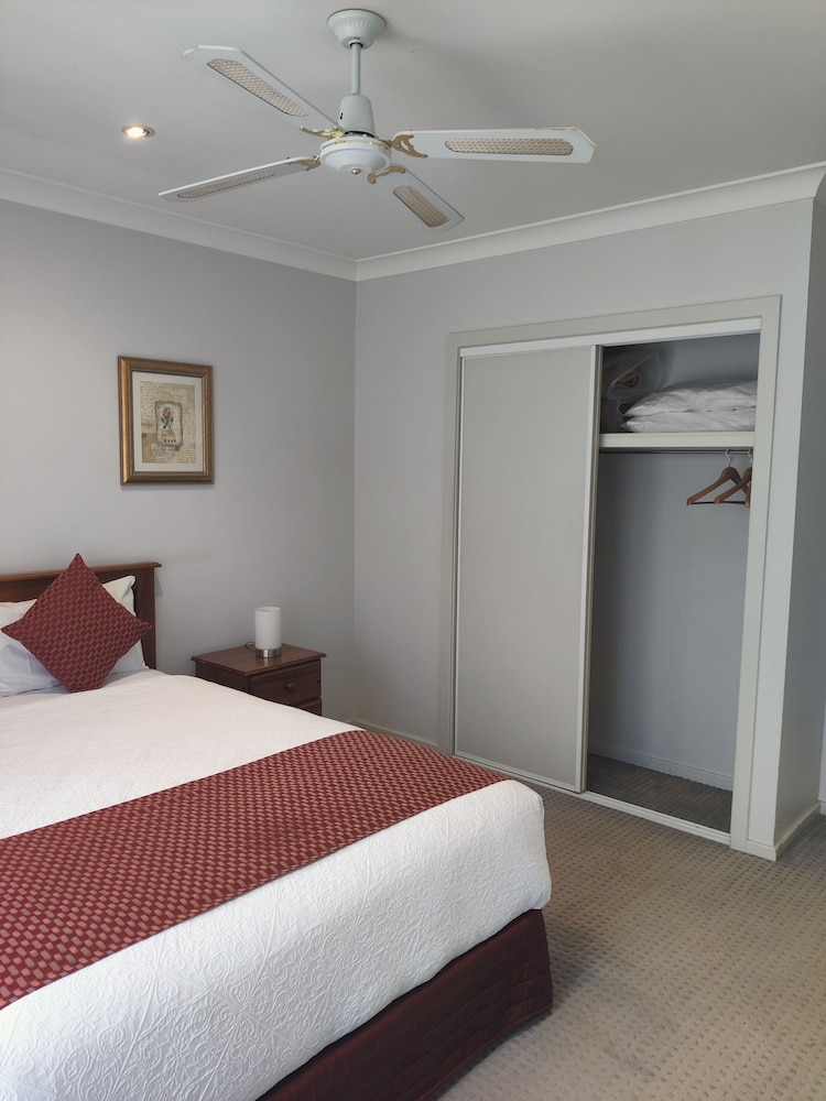 Belvoir Village Motel Apartments 13/57