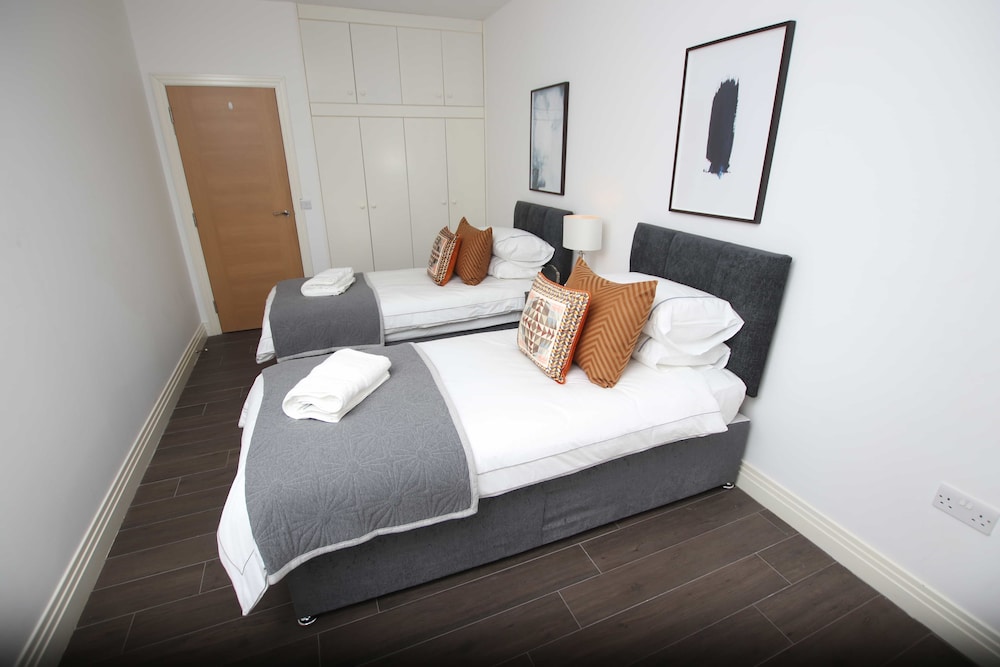 Upton Road Apartments 7/50