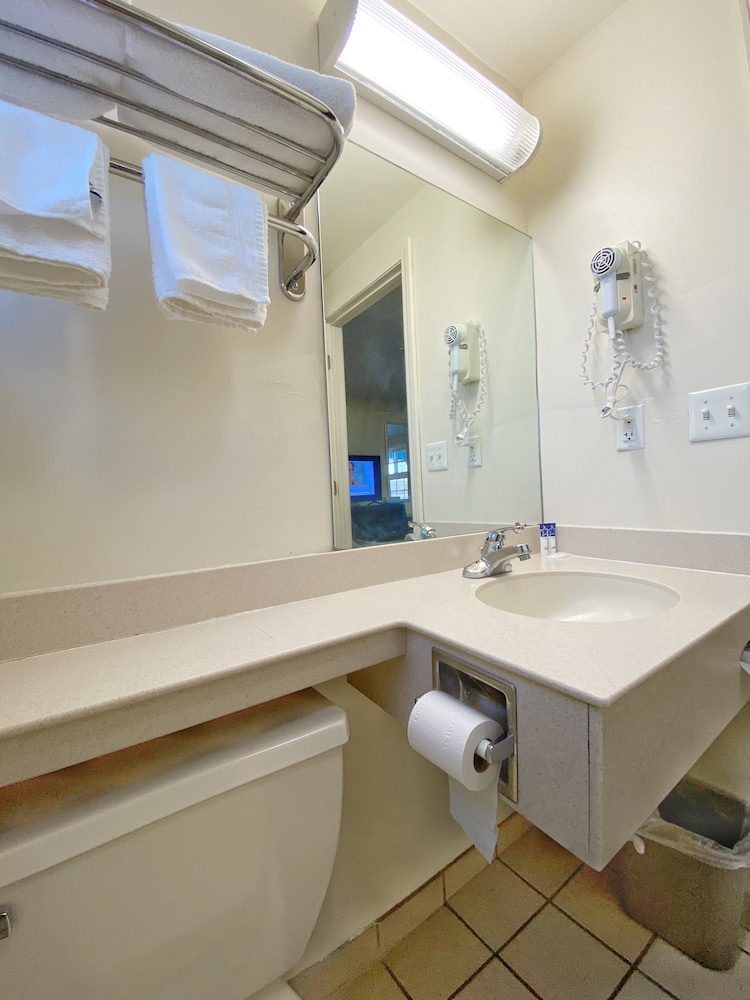 Americas Best Value Inn Manchester Ct 13/24