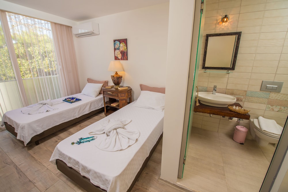 Destina Boutique Hotel 12/42