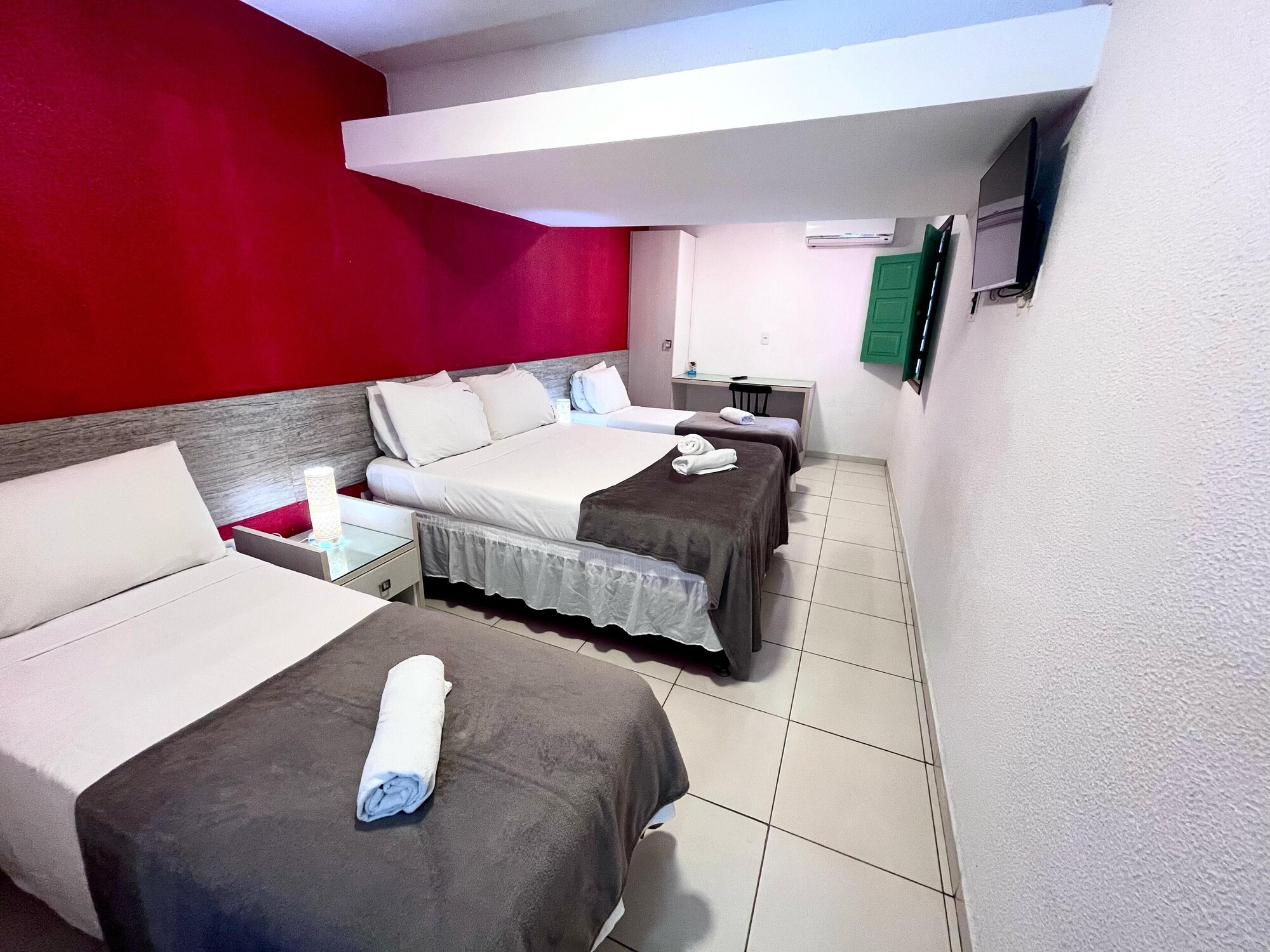 ROOM, QUADRUPLE