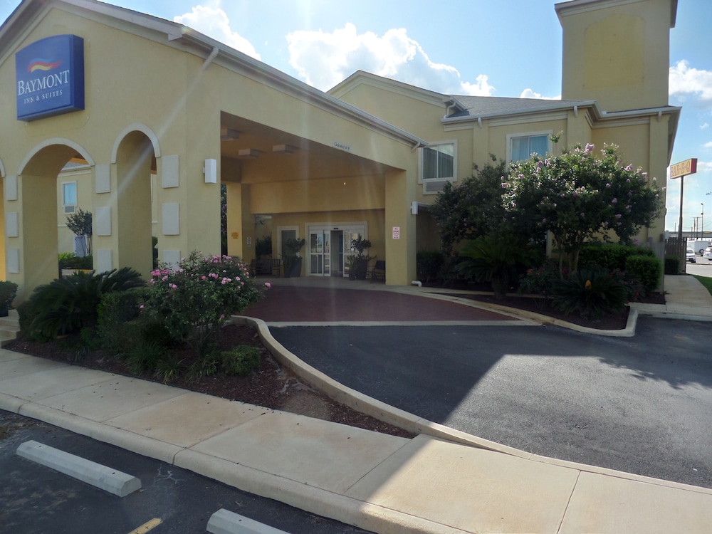 Baymont by Wyndham Pearsall 20/33