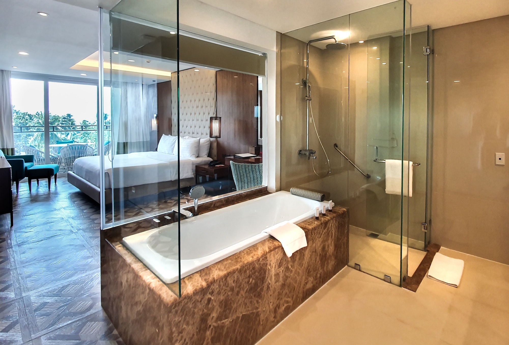 PREMIUM, SUITE, KING BED