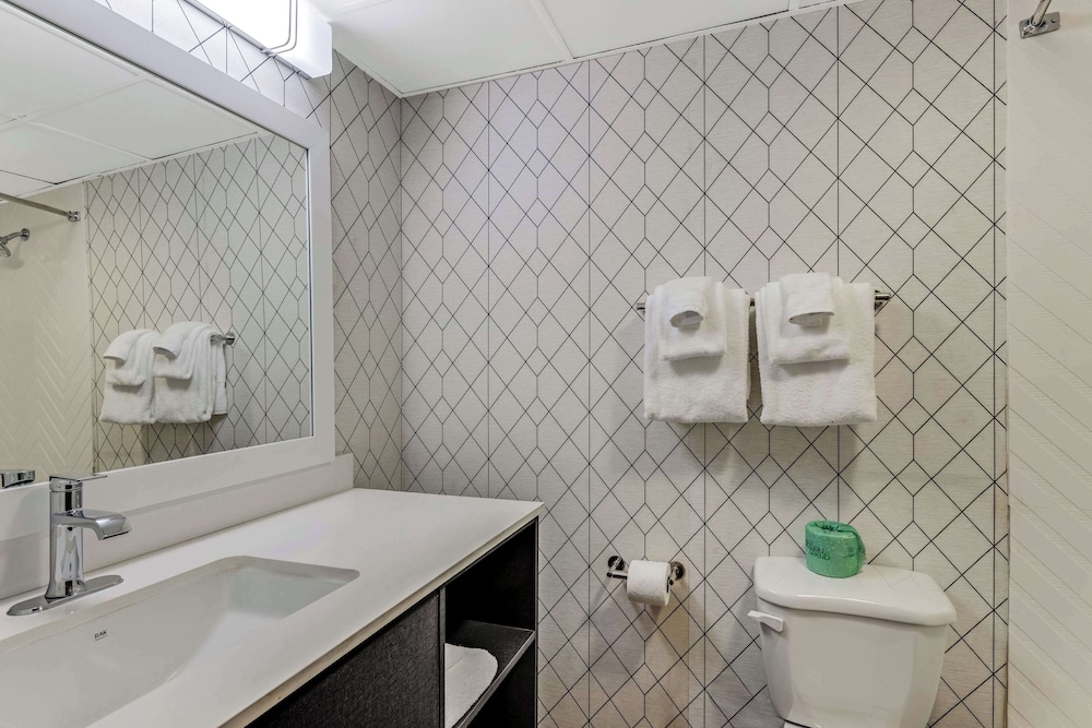 The Wander Hotel, a Ramada by Wyndham 46/52