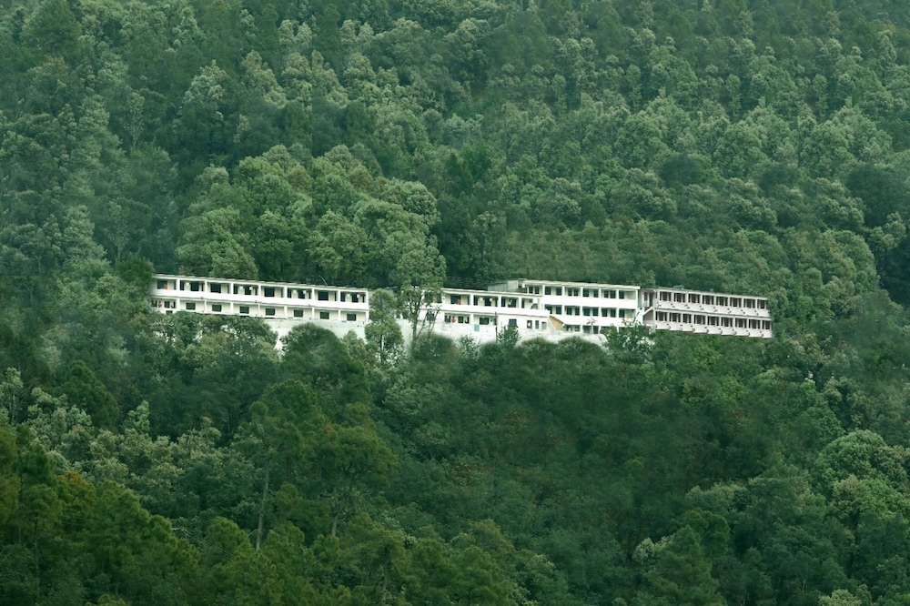 Hotel Kausani Retreat 25/48