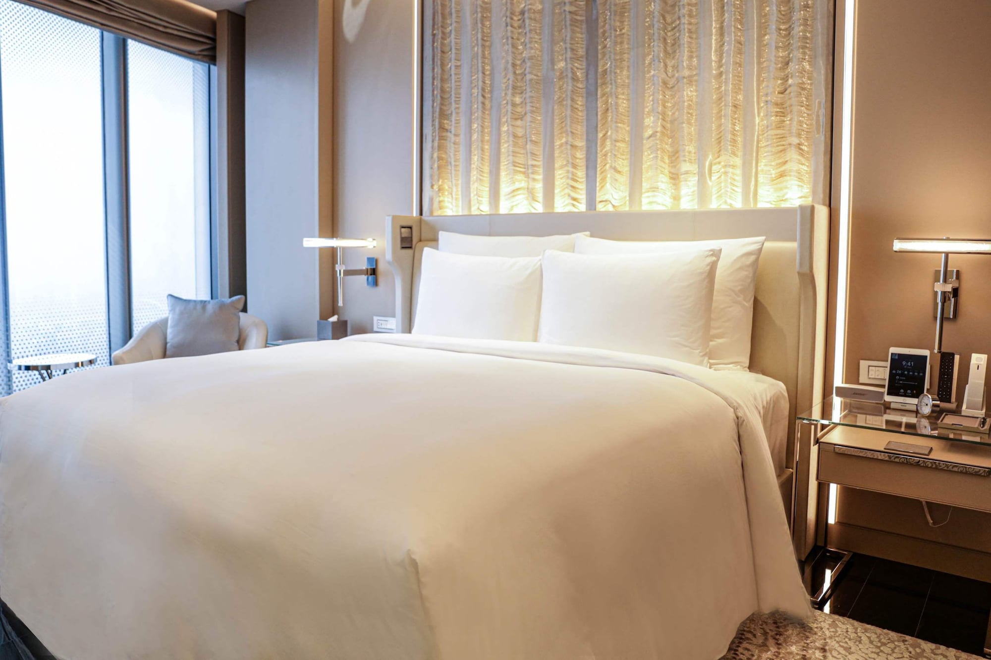 Suite, King Bed, River View