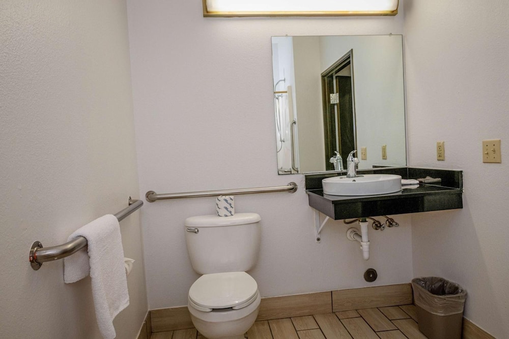 Motel6 Lincoln, NE 12/50