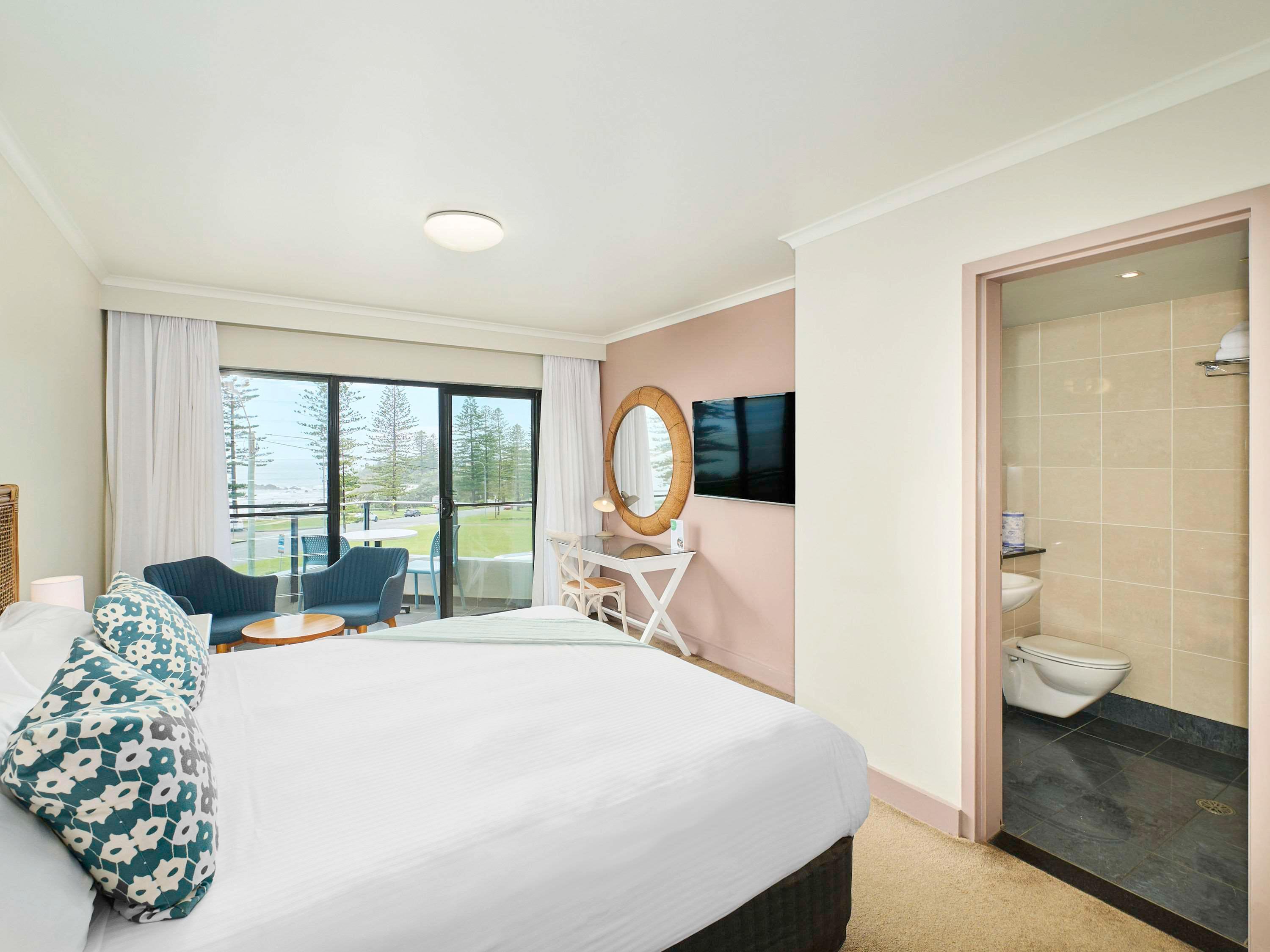 غرفة بسرير كينج بإطلالة على البحر، Ibis Styles Port Macquarie 6/9