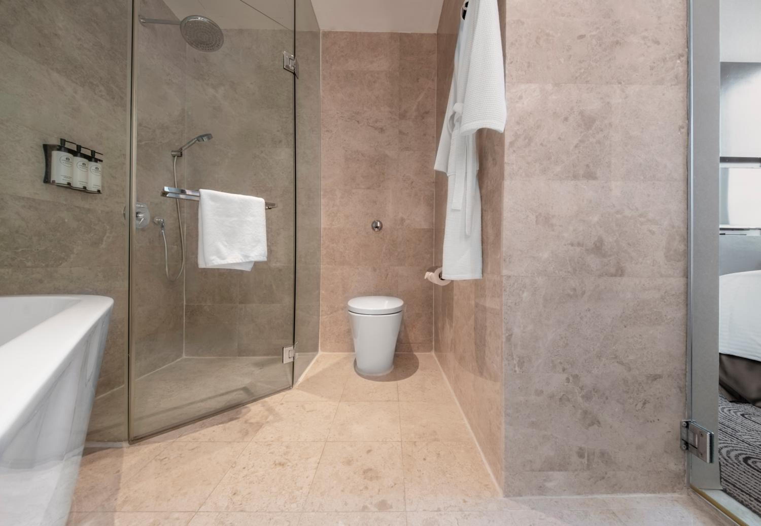 Suite, King Bed, Novotel Singapore Robertson Quay 5/7