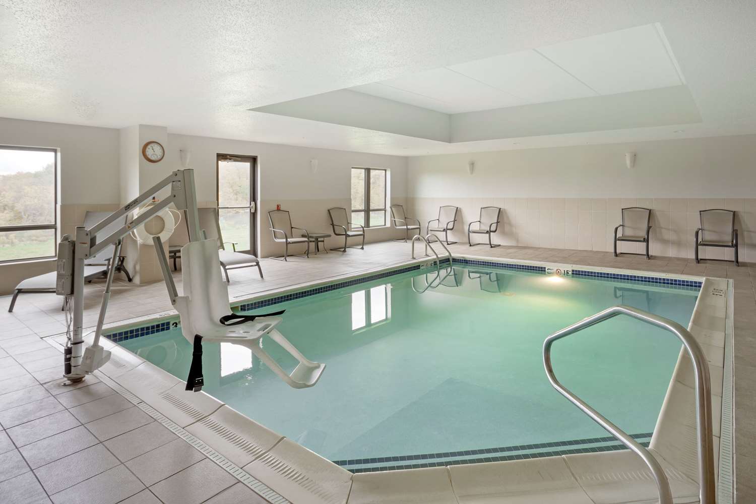 Comfort Suites Bloomsburg, PA 17/44