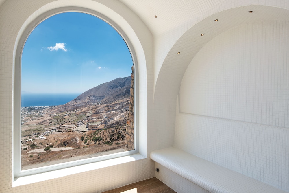 Skyfall Suites 38/79