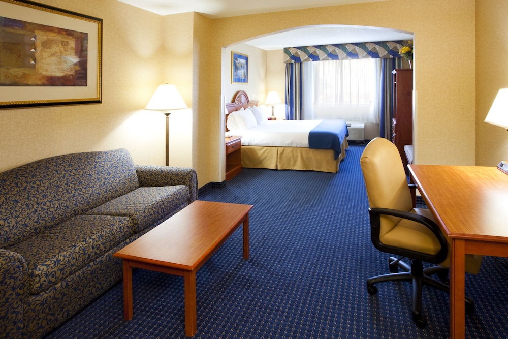 Holiday Inn Express Syracuse Airport 40/65