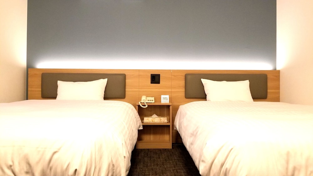 ROOM, TWIN BEDS