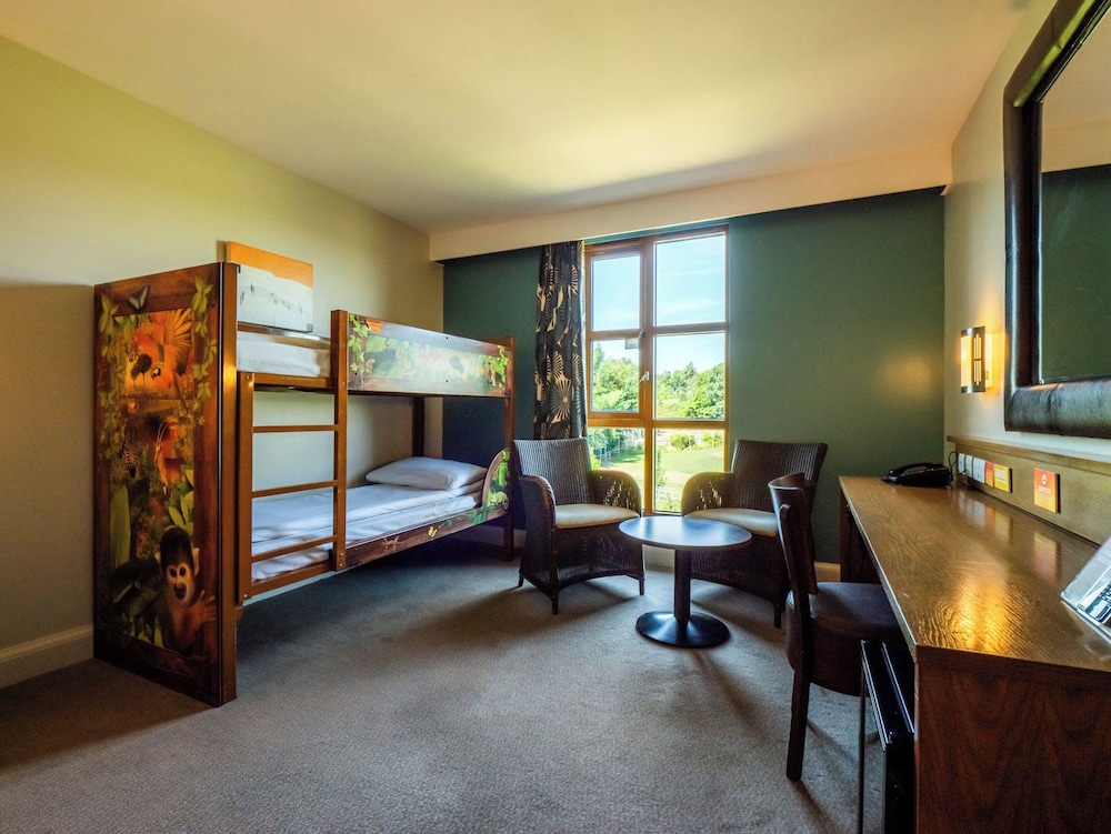 Chessington Resort Hotels 56/90