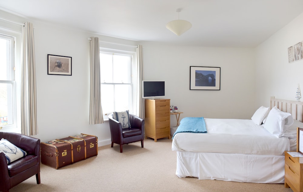 The Beach Hotel 10/55