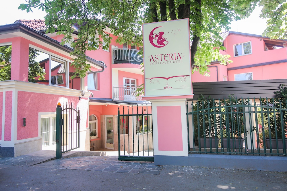 Hotel Asteria 4/63